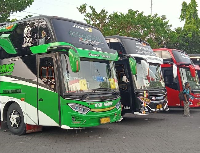 Bus Surabaya Bandung - Photo by Wikipedia