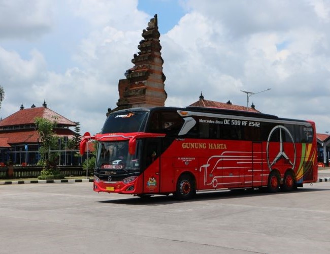 Bus Surabaya Denpasar - Photo by Gunung Harta