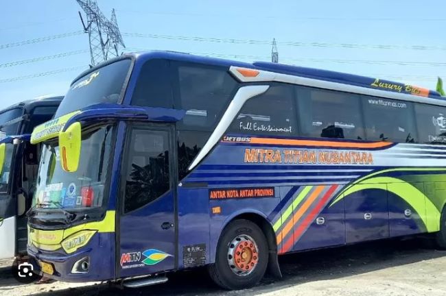 Mitra Titian Nusantara Bus Semarang Bali - Photo by Banten Raya