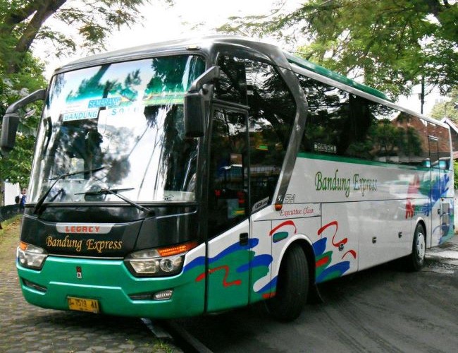 Bandung Express Bus Semarang Bandung - Photo by X