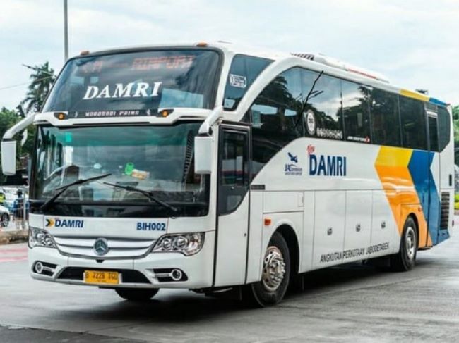 Damri Bus Semarang Surabaya - Photo by Jogjapolitan